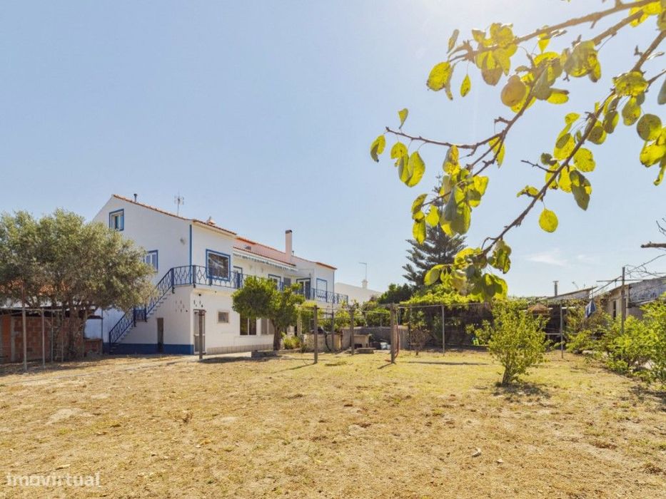 Propriedade Exclusiva em Grândola com Três Habitações Independentes