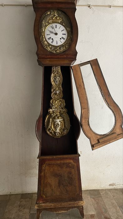 Relógio de pé antigo