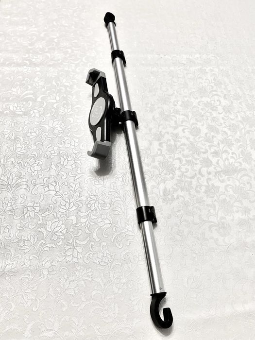 Uchwyt samochodowy na tablet