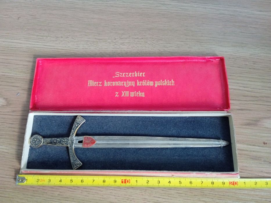 Szczerbiec - miniaturka miecza.