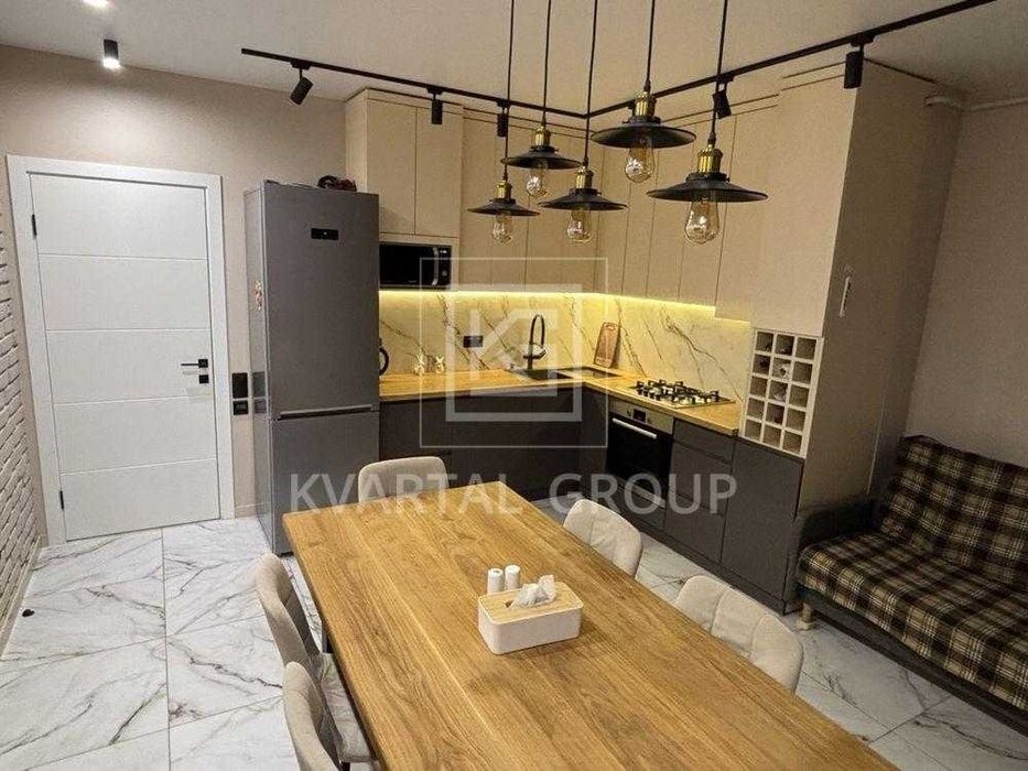 Продаж 2 кімнатної квартири з СУЧАСНИМ ремонтом! Сертифікат, Держпрограми ТАК!!! - Вид 2