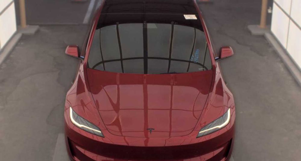 Tesla Model 3 Performance нового покоління Highland (2026 рік).