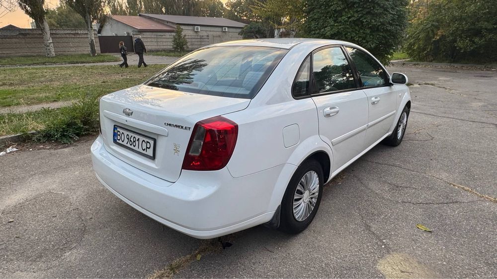 Chevrolet Lacetti 2010 1.6 бензин