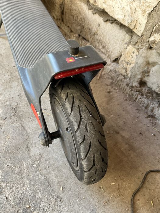 Продаю электро самокат xiaomi