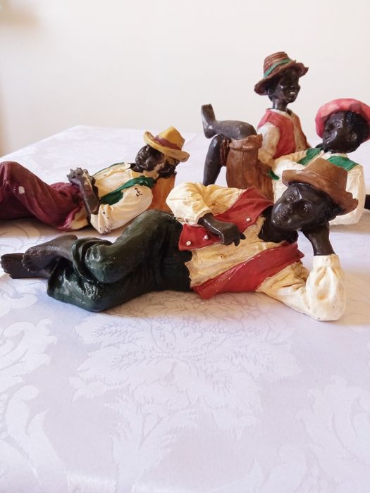 Conjunto de 5 bonecos figuras em resina