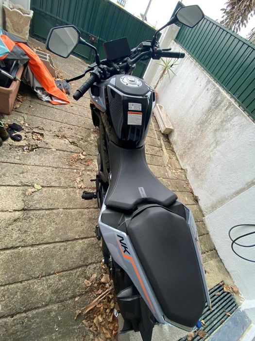 Vendo CFMOTO 300NK Semi-Nova | Apenas 1.500 km | Garantia