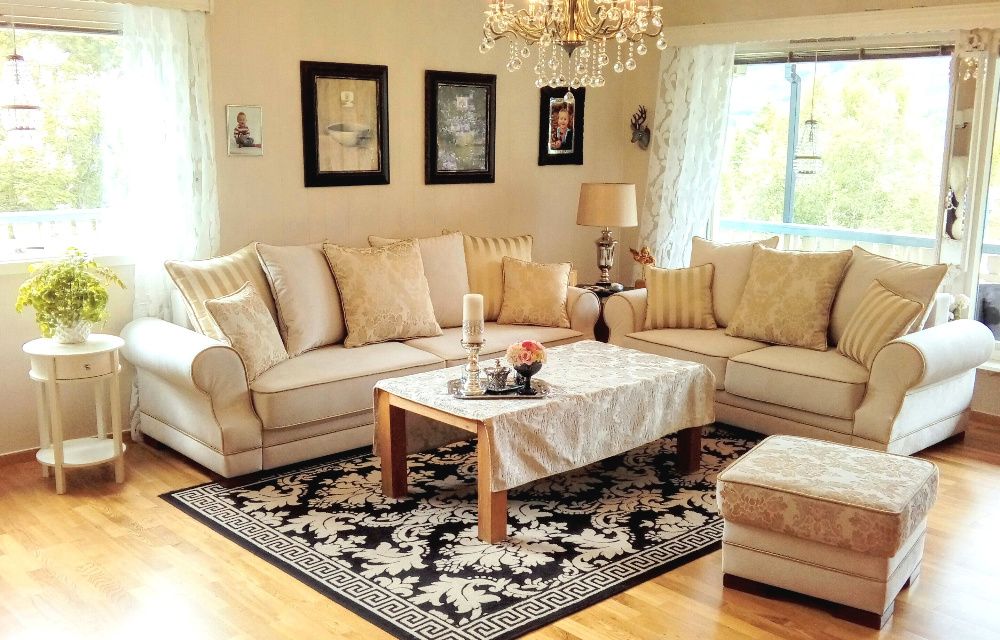 Kanapa ORLANDO z funkcją spania wykończona gwoździami ozdobnymi !!!