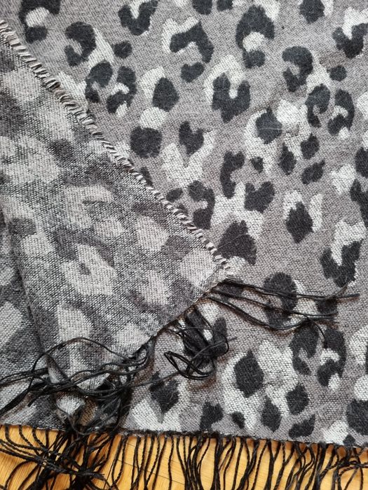 Duży szalik w panterke * H&M