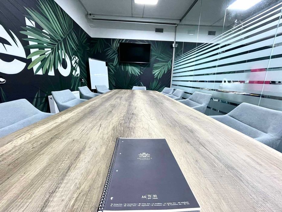 Сучасний офіс 215 м.кв 1-й поверх Фасад на вул Захисників України