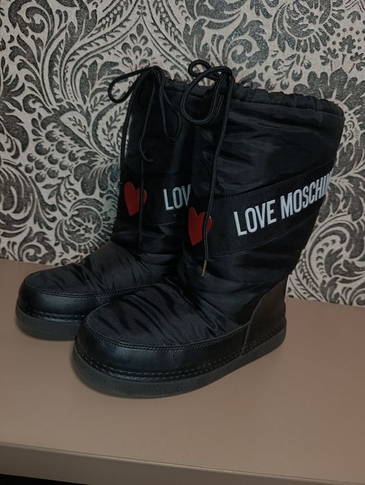 Сапоги Мунбути від Moschino Love