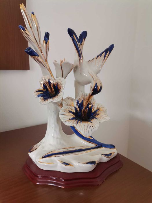 Artigo de decoração em loiça: pássaro e flores