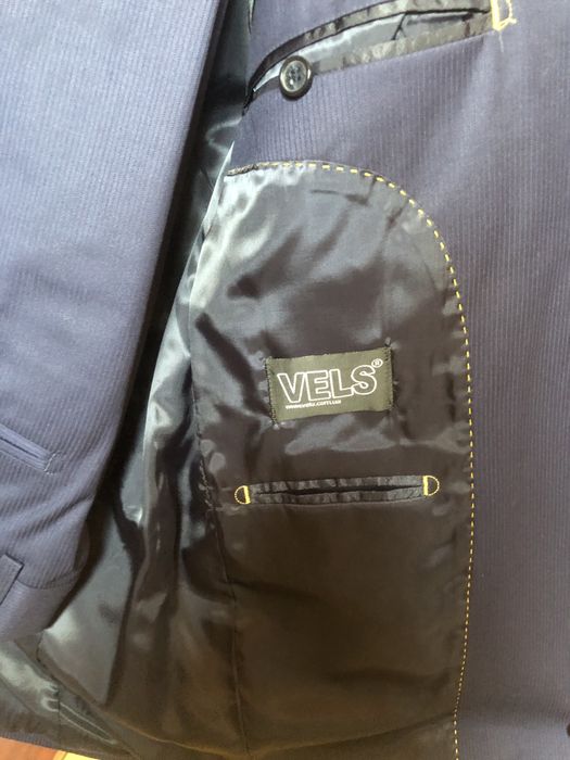 Продам мужской костюм Vels