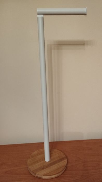 Stojak na papier toaletowy