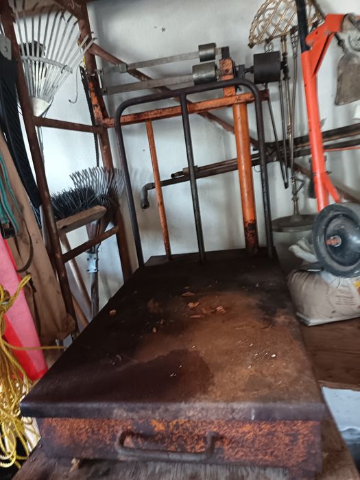 Vende-se balança decimal em bom estado de funcionamento.
