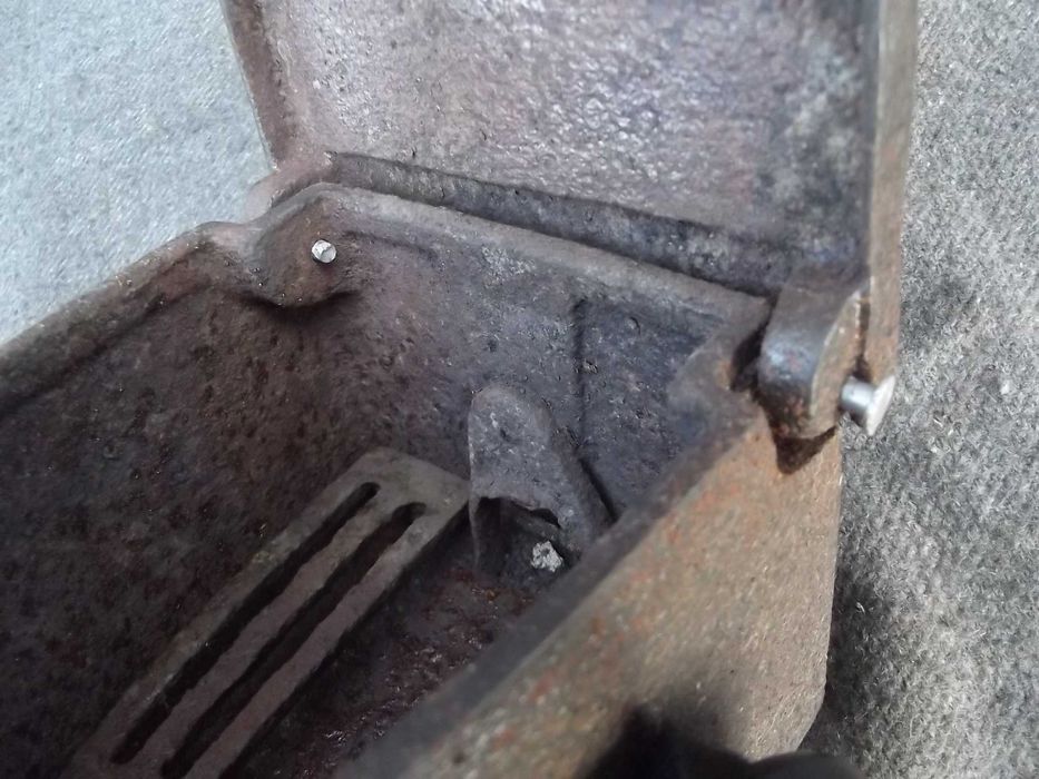 Stare żelazko na węgiel Neptun Końskie