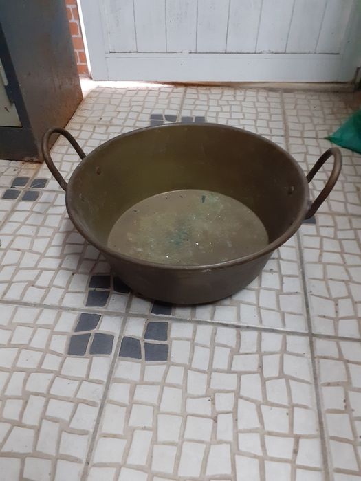 Peças em cobre e estanho