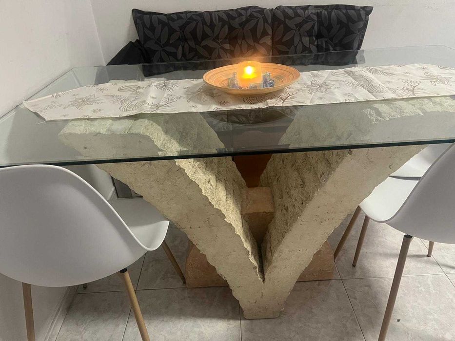 Mesa de Jantar com pé de Mármore e tampo de vidro