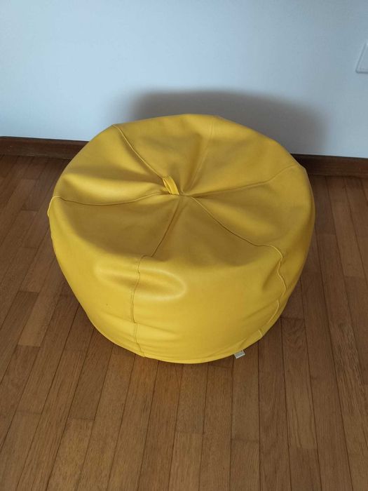 Pufe/ Assento amarelo em pele