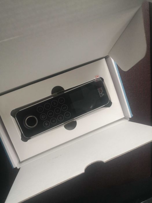 Контроль доступа и пароль електронний замок дверь