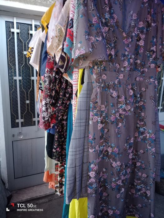 Vendo roupa de mulher usada, com pouco uso, vários tamanhos .
