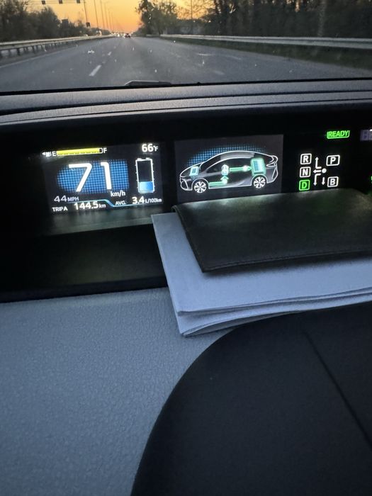 Продам гарного Prius Prime Plagin.100% рідним пробігом