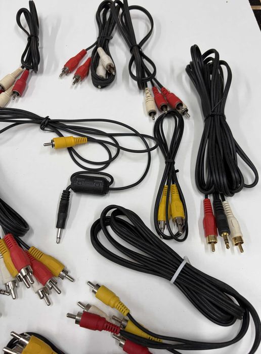 Lote 13 Cabos Áudio e Vídeo RCA e Jack 3.5mm (Diversos)