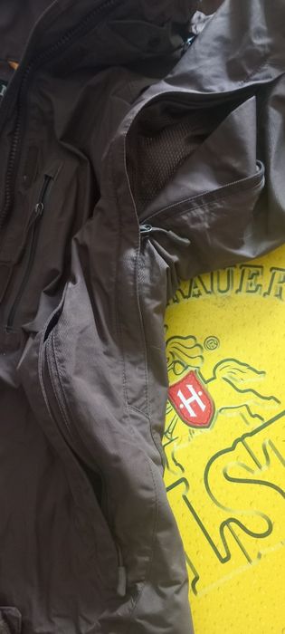 Kurtka młodzieżowa tretingowa.