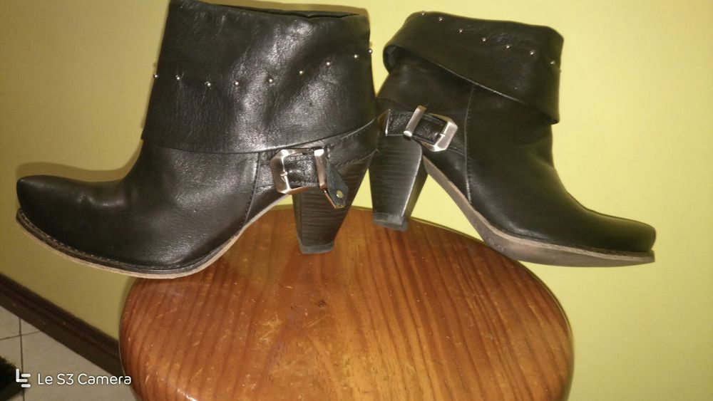 Botins pretos, de pele, novos, tam.36, made Portugal,baixa preço!