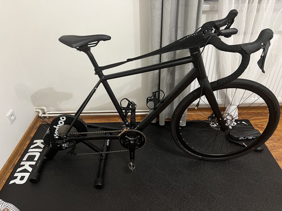Sprzedam trenażer Wahoo Kickr Core+ mata+ kabel+ podstawka + kaseta105 ...