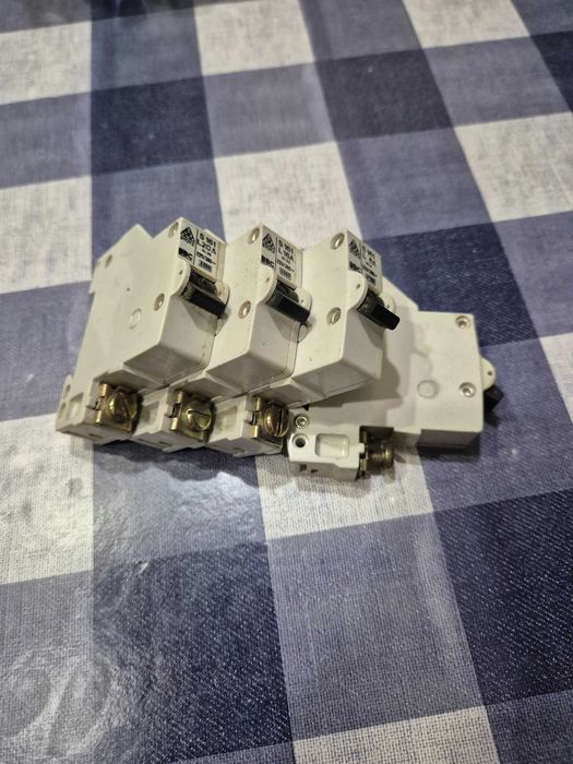 Circuit Breakers, never used444480517823549441