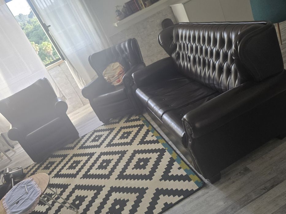 Sofá cama Capitonê + 2 poltronas