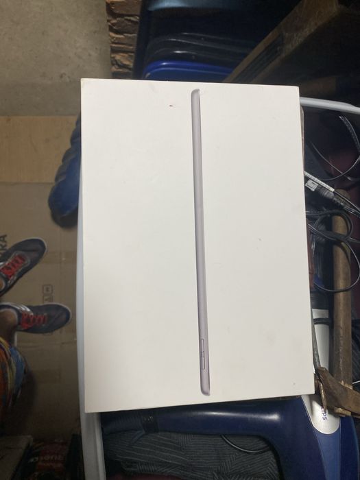 Puste pudełko z iPad iPhone i AirPods