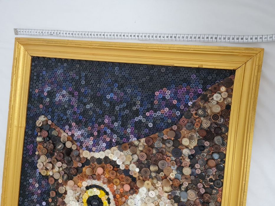 Quadro mocho de botões feito á mão moldura dourada 110x70cm
