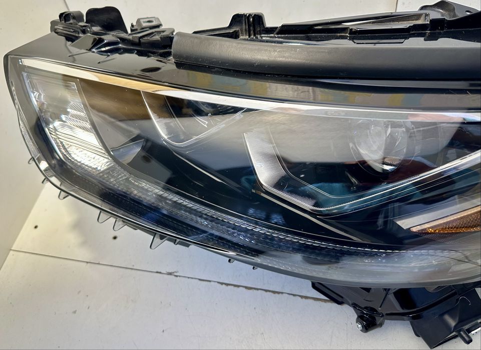 Фара левая Toyota Highlander USA 2020 2021 2022 2023 811500E480
