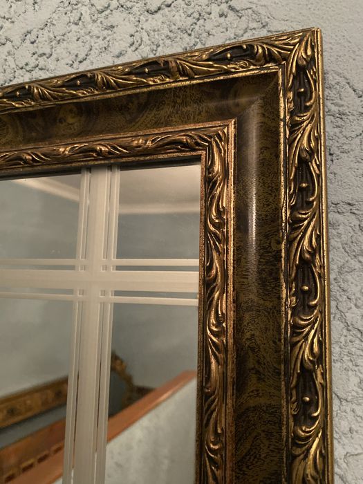 Quadro com Espelho e Cristo em Prata