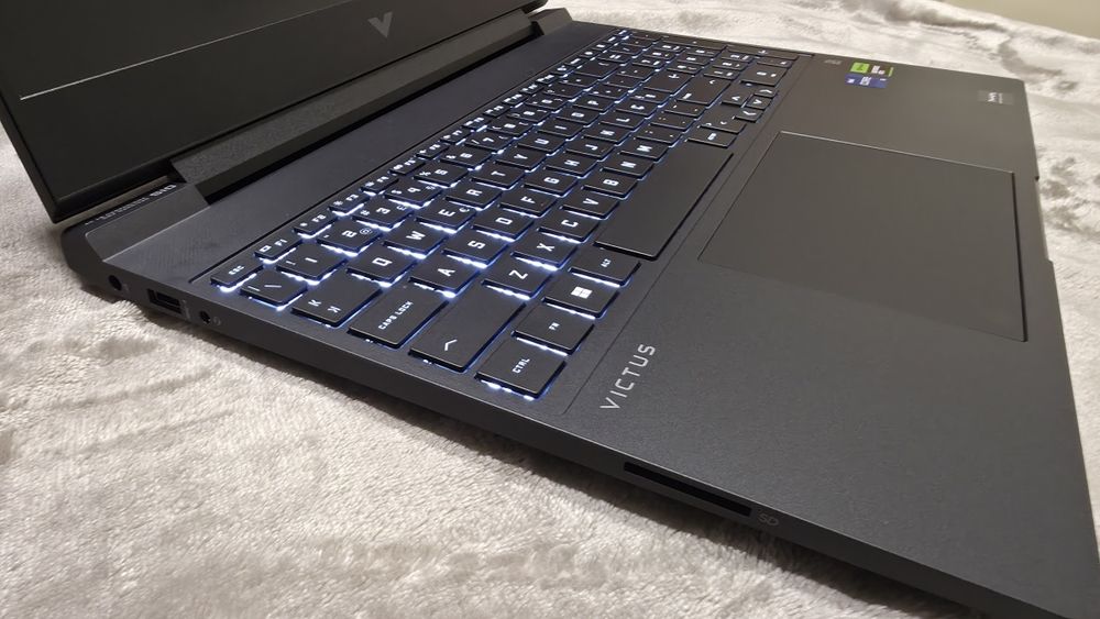 HP Victus i5-12450H / 16Gb / 512 Gb / 4050Gtx
