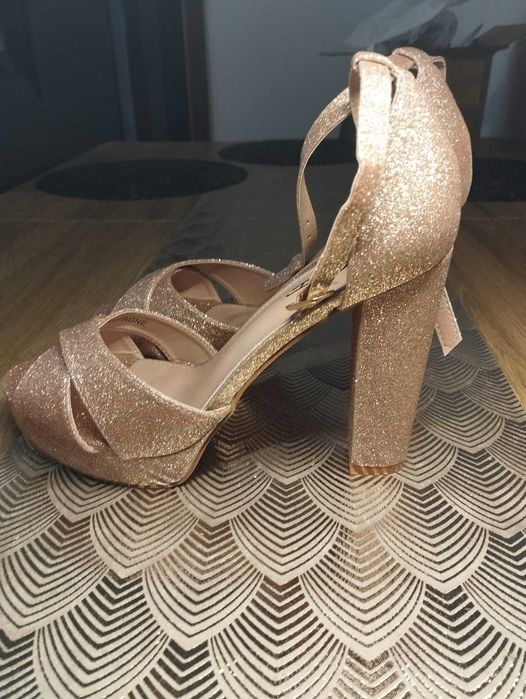 Sandałki szampańskie nowe 39 obcas 10.5 cm