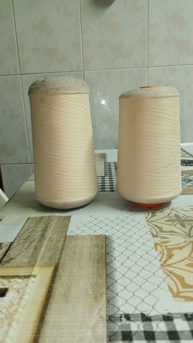 Linhas overlock beje