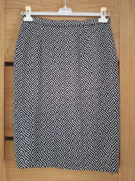 Spódnica ołówkowa czarno-biała wzór geometryczny elegancka midi L