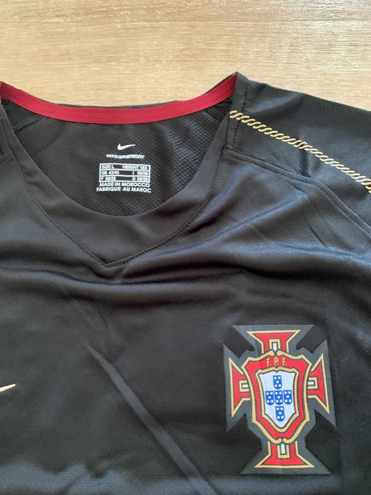 Portugal 2006 away kit (L)