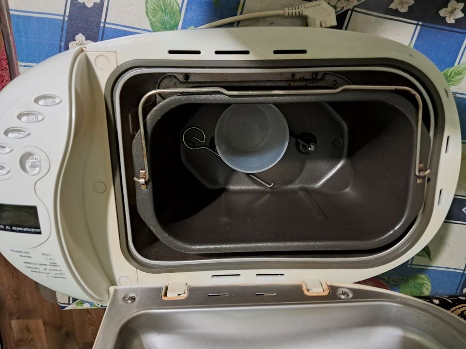 Продам хлібовипічку.