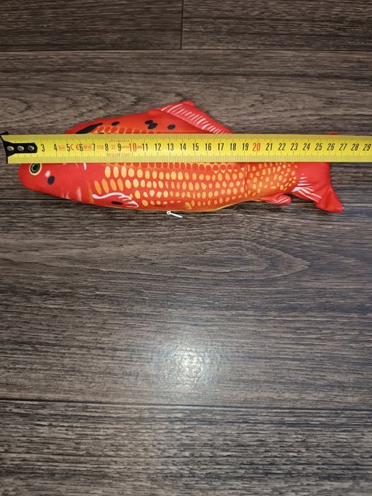 Яркая игрушка карась 3d рыба на АКБ вибро хвост котов собак