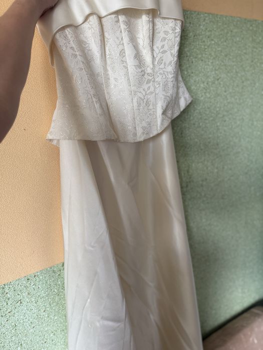 Корсет та спідниця