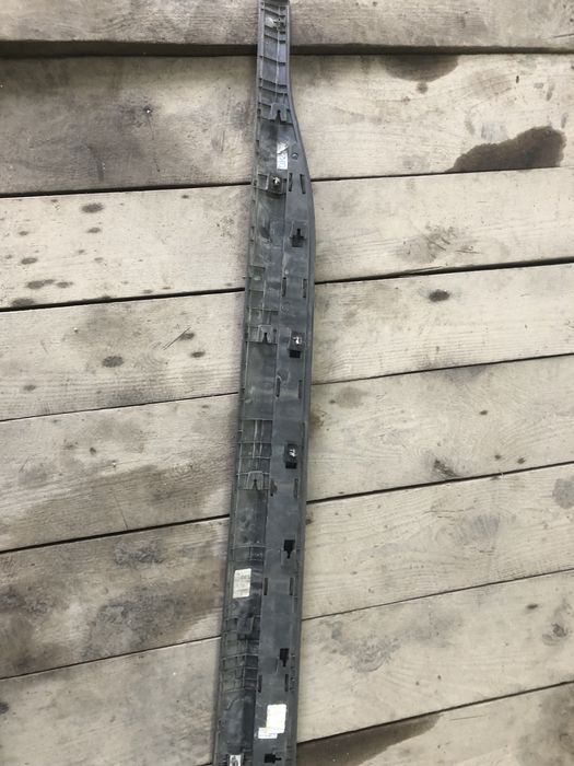 Hyundai Kona 2017-2021 молдинг дверей передній правий