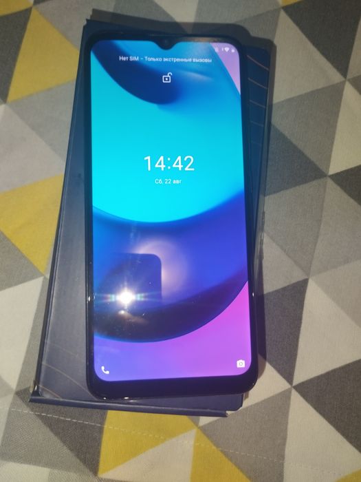 Продам телефон moto e 20
