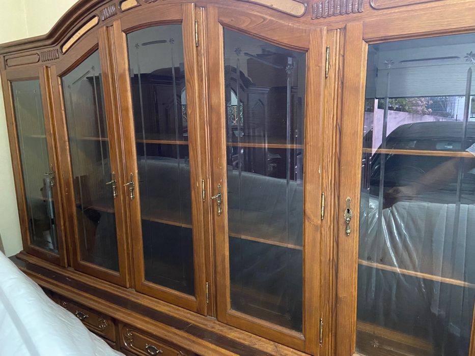 Móveis antigos em bom estado