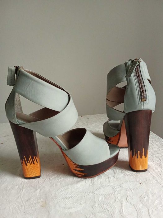 Sandálias de plataforma de salto alto