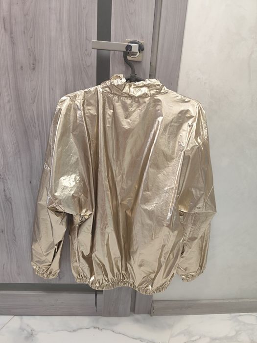 Куртка вітровкалегенька