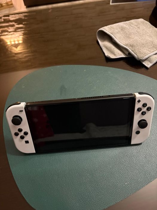 Nintendo switch oled +fifa23+etui