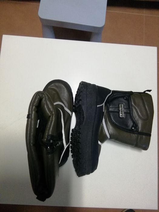 Botas novas para a neve, de criança, tamanho 34, da Mounty.